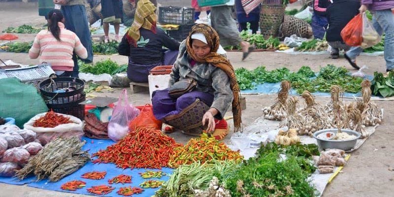 Mercato matinale a Muang Sing in Laos