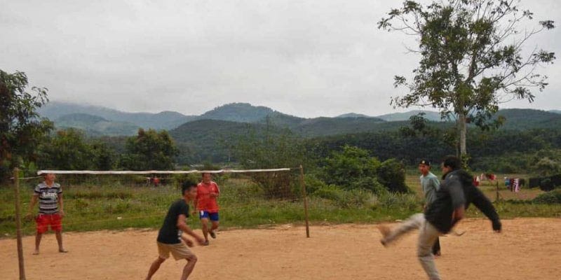 Giocando a Sepak Takraw a Luang Nam Tha in Laos