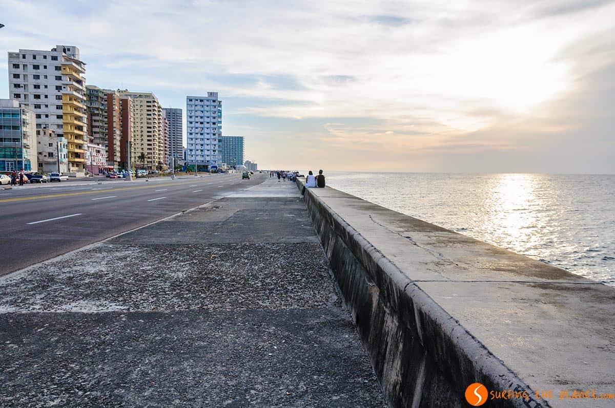 Puesta de sol desde el Malecon de La Habana en Cuba | Imprescindibles que hacer en La Habana