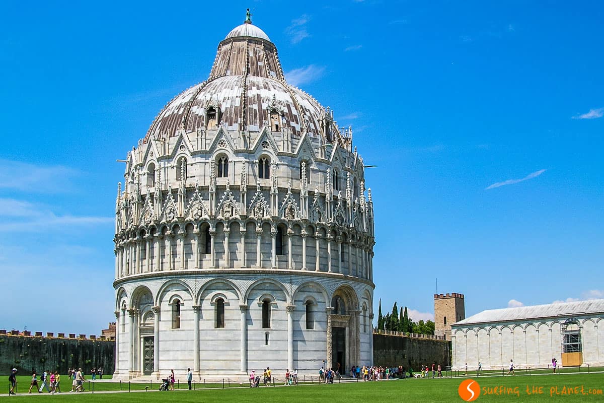 El Baptisterio, Plaza de los Milagros, Pisa, Italia