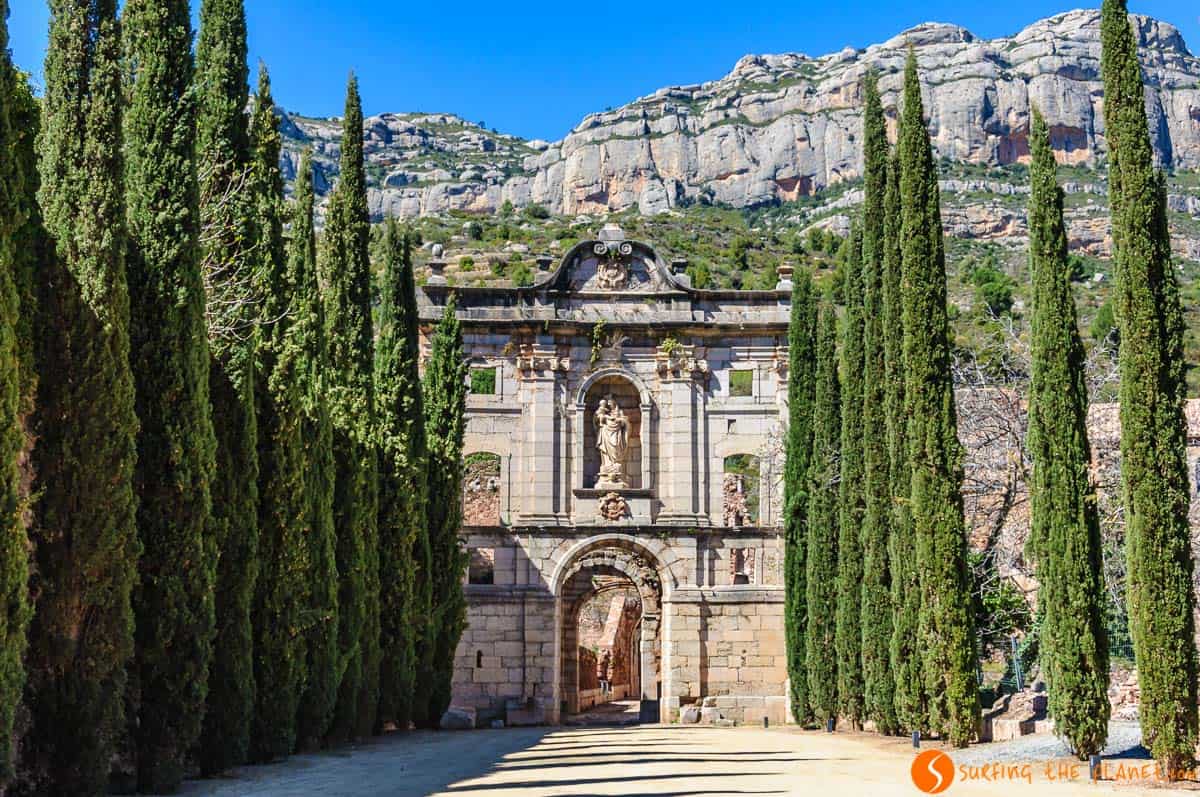 Patio con cipres, Cartoixa de Escaladei, Cataluña | Qué ver y hacer en el Priorat