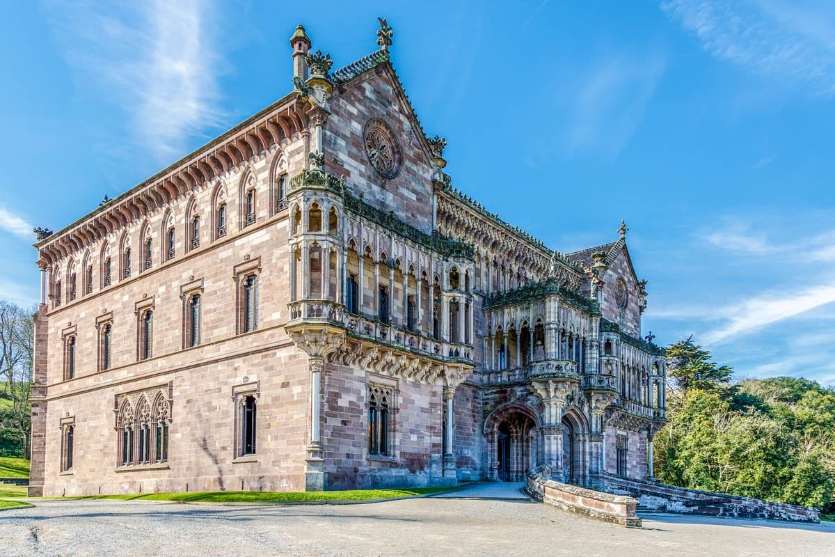 Fachada, Palacio de Sobrellano, Comillas, Cantabria | Que ver en Comillas